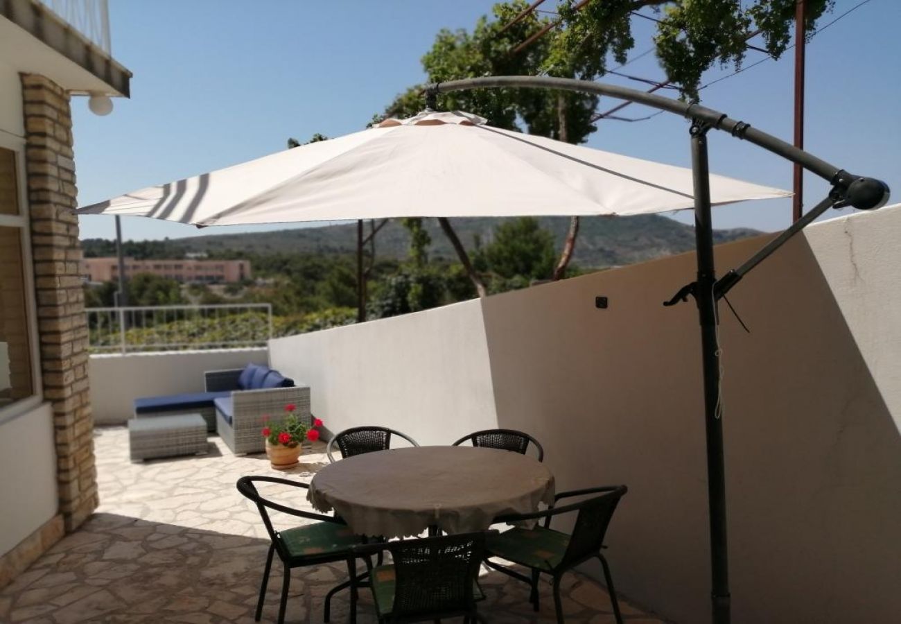 Appartement à Primošten - Appartement dans Primošten avec vue mer, terrasse, Climatisation, WIFI (5155-1)