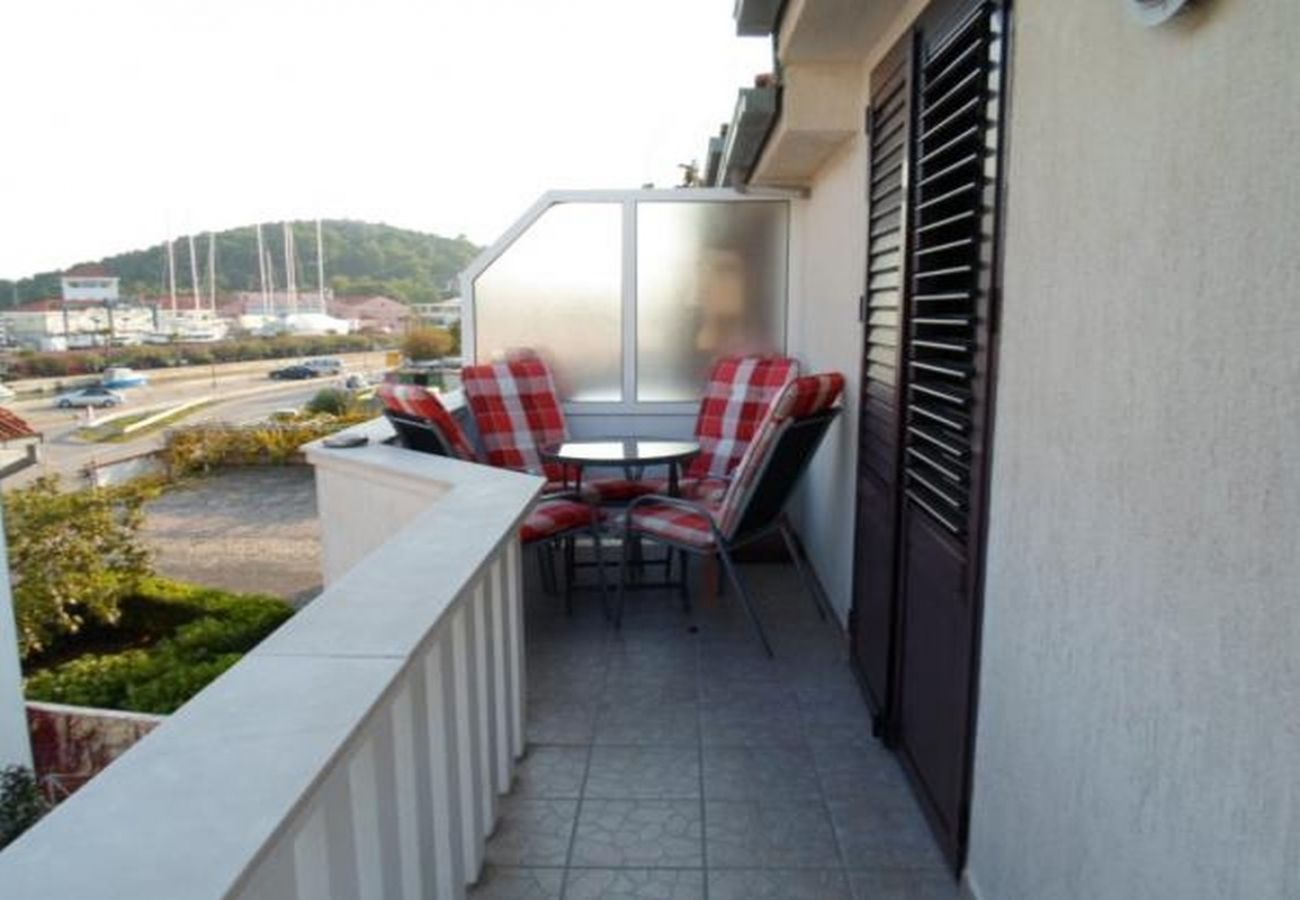 Appartement à Rogoznica - Appartement dans Rogoznica avec vue mer, Balcon, Climatisation, WIFI (5153-3)