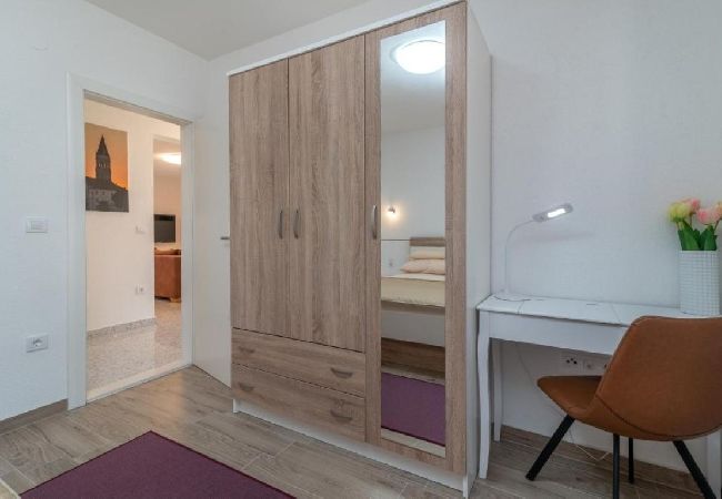 Appartement à Mastrinka - Appartement dans Mastrinka avec vue mer, terrasse, Climatisation, WIFI (5159-3) Appartement à Mastrinka - Appartement dans Mastrinka avec vue mer, terrasse, Climatisation, WIFI (5159-3)