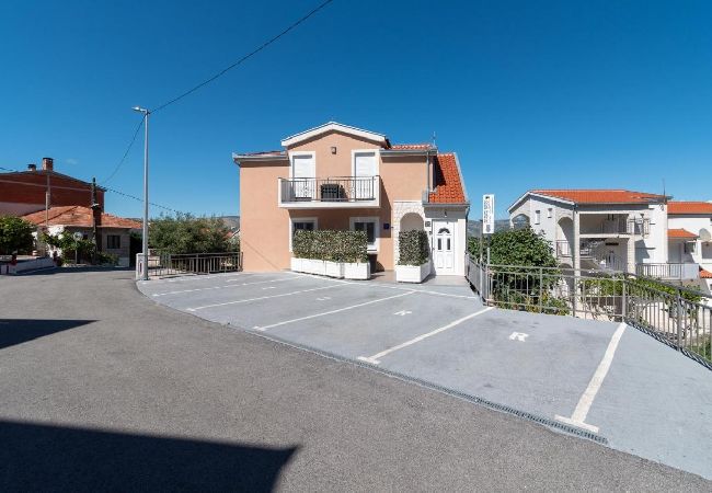 Appartement à Mastrinka - Appartement dans Mastrinka avec vue mer, terrasse, Climatisation, WIFI (5159-3) Appartement à Mastrinka - Appartement dans Mastrinka avec vue mer, terrasse, Climatisation, WIFI (5159-3)