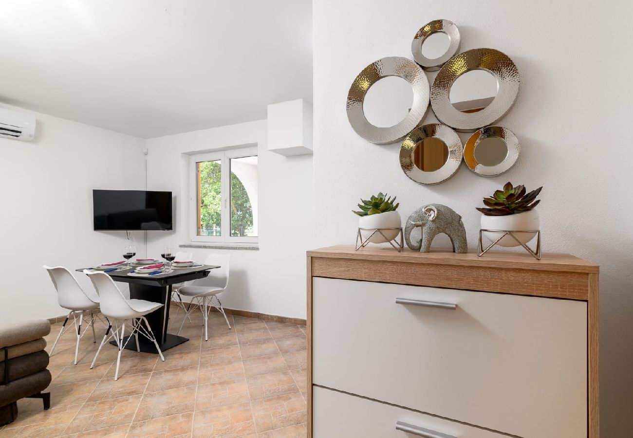 Appartement à Medulin - Appartement dans Medulin avec terrasse, Climatisation, WIFI, Machine à laver (5158-2)