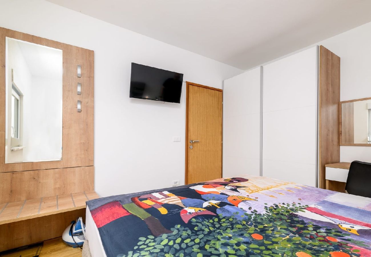 Appartement à Medulin - Appartement dans Medulin avec terrasse, Climatisation, WIFI, Machine à laver (5158-2)