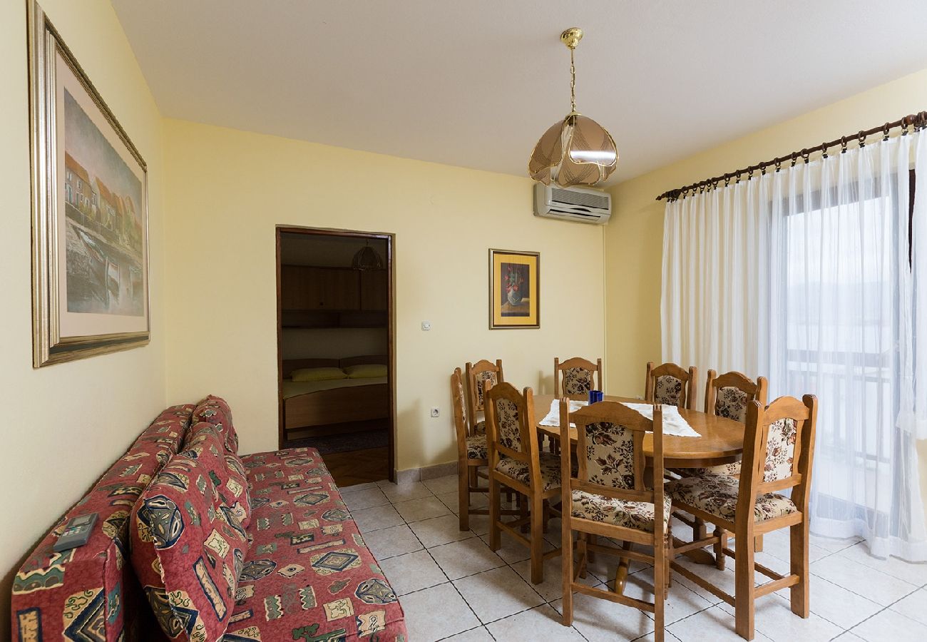 Appartement à Okrug Gornji - Appartement dans Okrug Gornji avec vue mer, Balcon, Climatisation, WIFI (5165-1)