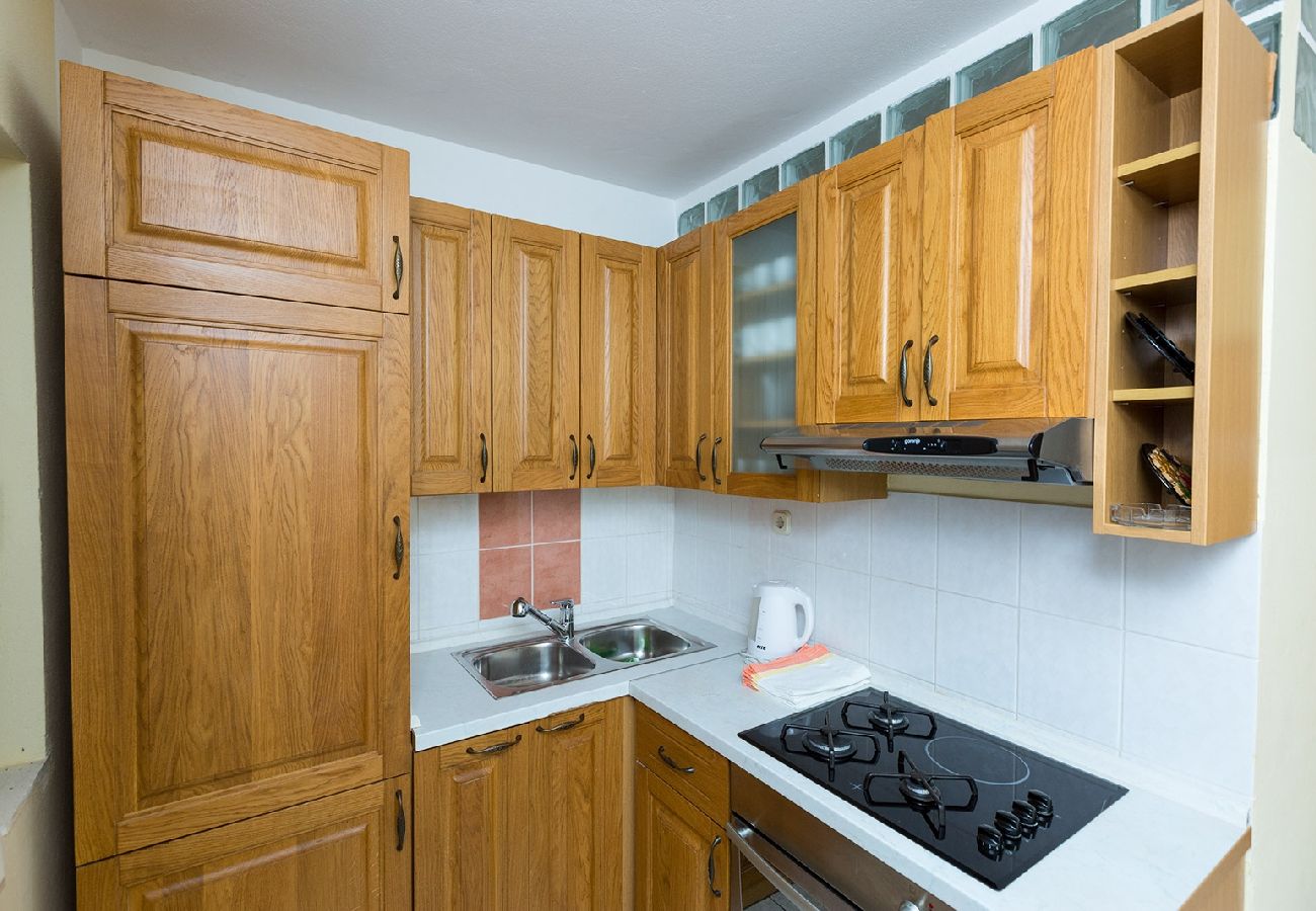 Appartement à Okrug Gornji - Appartement dans Okrug Gornji avec vue mer, Balcon, Climatisation, WIFI (5165-1)