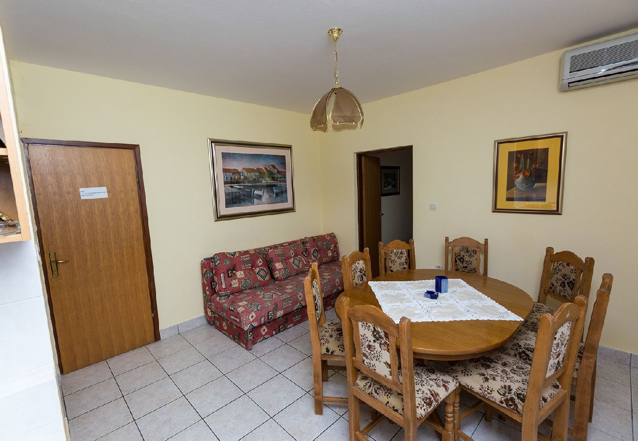 Appartement à Okrug Gornji - Appartement dans Okrug Gornji avec vue mer, Balcon, Climatisation, WIFI (5165-1)