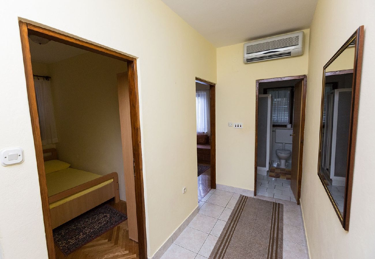 Appartement à Okrug Gornji - Appartement dans Okrug Gornji avec vue mer, Balcon, Climatisation, WIFI (5165-1)