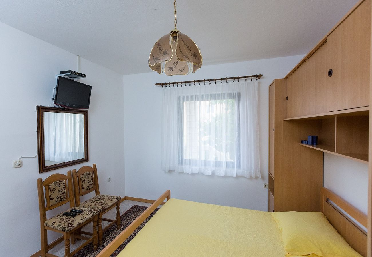 Appartement à Okrug Gornji - Appartement dans Okrug Gornji avec vue mer, Balcon, Climatisation, WIFI (5165-1)