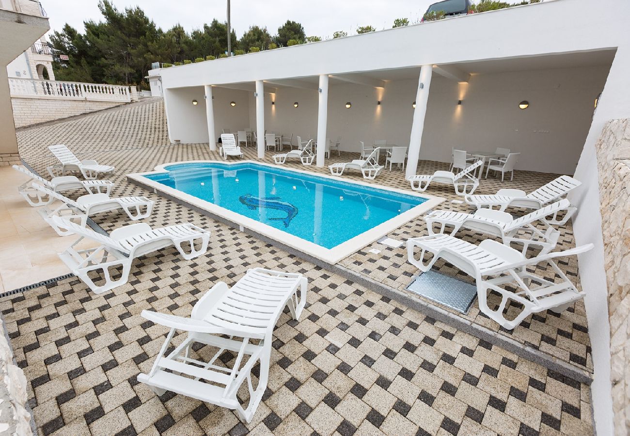 Appartement à Okrug Donji - Appartement dans Okrug Donji avec vue mer, Balcon, Climatisation, WIFI (5166-3)