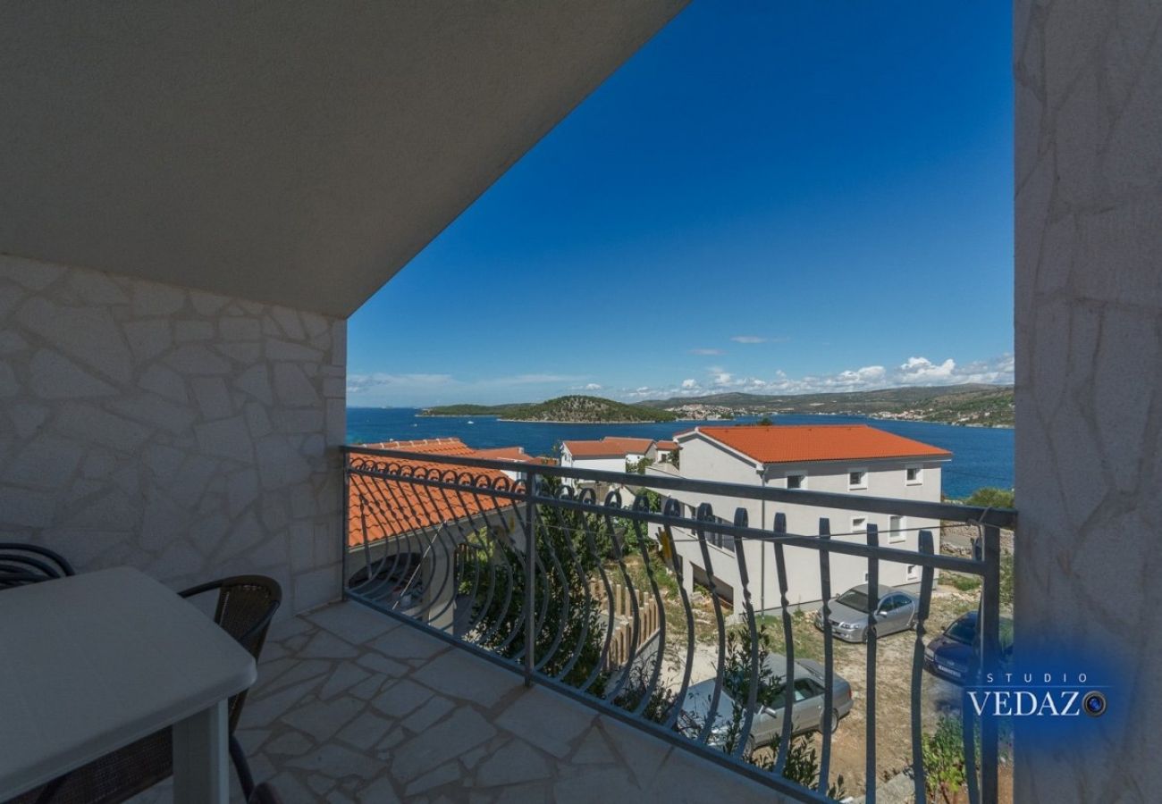 Appartement à Ražanj - Appartement dans Ražanj avec vue mer, terrasse, Climatisation, WIFI (4773-3)