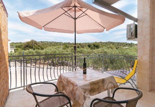 Appartement à Ražanj - Appartement dans Ražanj avec terrasse, Climatisation, WIFI, Machine à laver (4773-4) Appartement à Ražanj - Appartement dans Ražanj avec terrasse, Climatisation, WIFI, Machine à laver (4773-4)