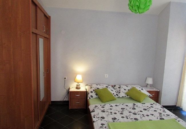 Appartement à Ražanj - Appartement dans Ražanj avec terrasse, Climatisation, WIFI, Machine à laver (4773-4) Appartement à Ražanj - Appartement dans Ražanj avec terrasse, Climatisation, WIFI, Machine à laver (4773-4)