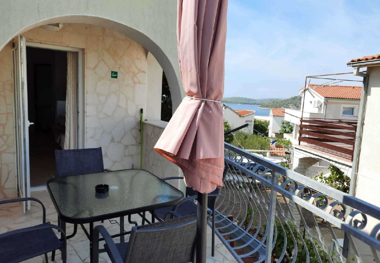 Appartement à Ražanj - Appartement dans Ražanj avec vue mer, terrasse, Climatisation, WIFI (4773-2)