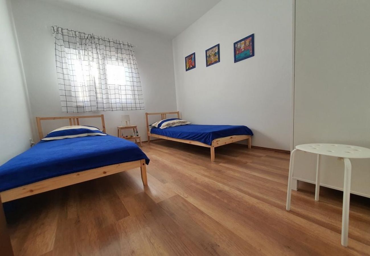 Appartement à Rogoznica - Appartement dans Rogoznica avec terrasse, Climatisation, WIFI (5170-1)