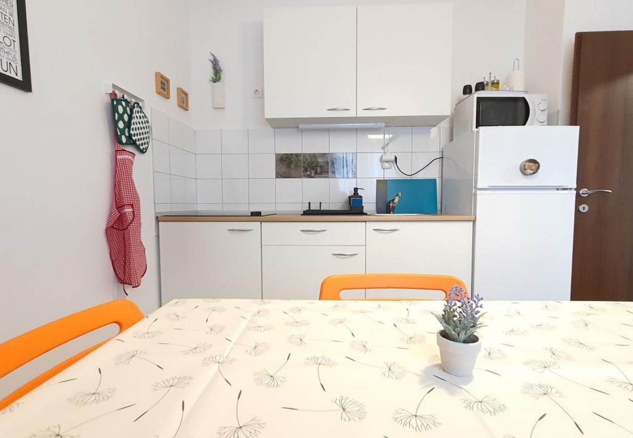 Appartement à Rogoznica - Appartement dans Rogoznica avec terrasse, Climatisation, WIFI (5170-1)