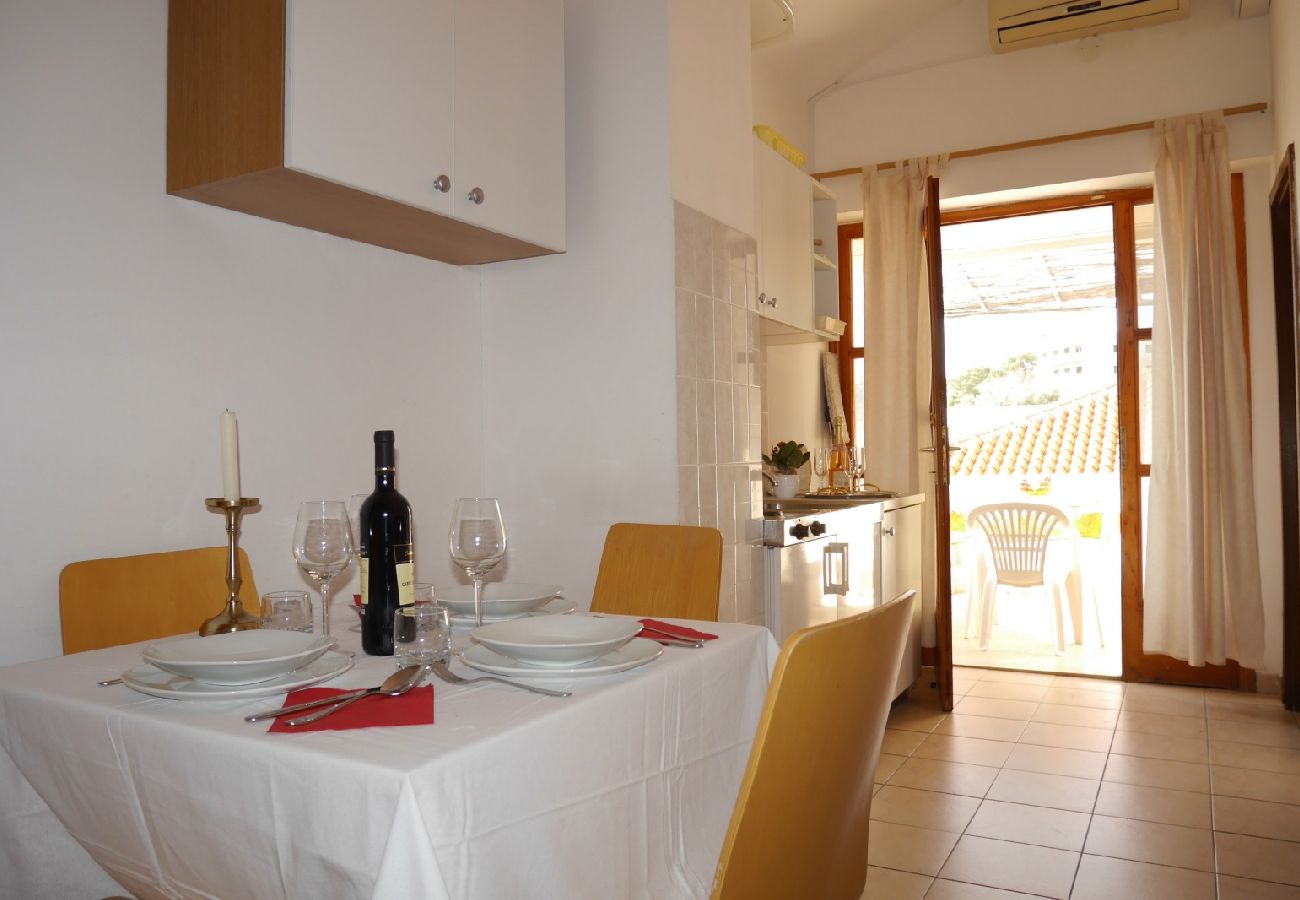 Appartement à Dugi Rat - Appartement dans Dugi Rat avec vue mer, Balcon, Climatisation, WIFI (5132-6)