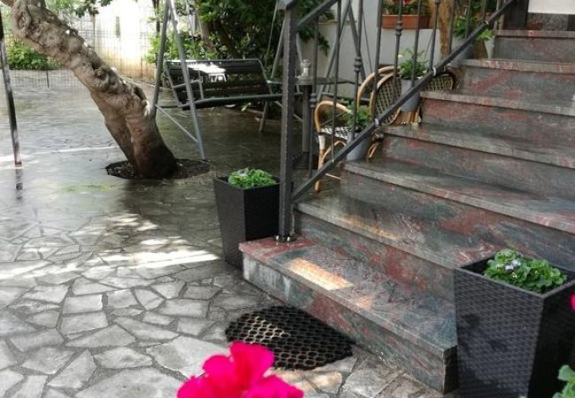 Appartement à Kaštel Kambelovac - Appartement dans Kaštel Kambelovac avec vue mer, Climatisation, WIFI, Machine à laver (4483-2) Appartement à Kaštel Kambelovac - Appartement dans Kaštel Kambelovac avec vue mer, Climatisation, WIFI, Machine à laver (4483-2)