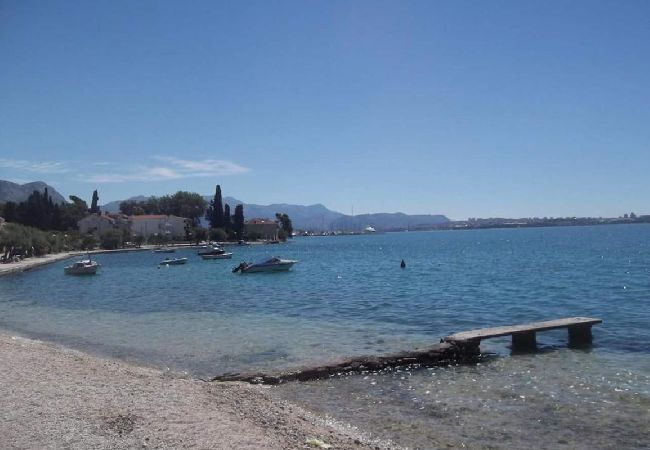 Appartement à Kaštel Kambelovac - Appartement dans Kaštel Kambelovac avec vue mer, Climatisation, WIFI, Machine à laver (4483-2) Appartement à Kaštel Kambelovac - Appartement dans Kaštel Kambelovac avec vue mer, Climatisation, WIFI, Machine à laver (4483-2)