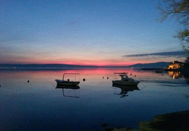 Appartement à Kaštel Kambelovac - Appartement dans Kaštel Kambelovac avec vue mer, Climatisation, WIFI, Machine à laver (4483-2) Appartement à Kaštel Kambelovac - Appartement dans Kaštel Kambelovac avec vue mer, Climatisation, WIFI, Machine à laver (4483-2)