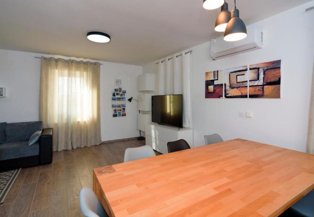 Appartement à Kaštel Kambelovac - Appartement dans Kaštel Kambelovac avec vue mer, Climatisation, WIFI, Machine à laver (4483-2)