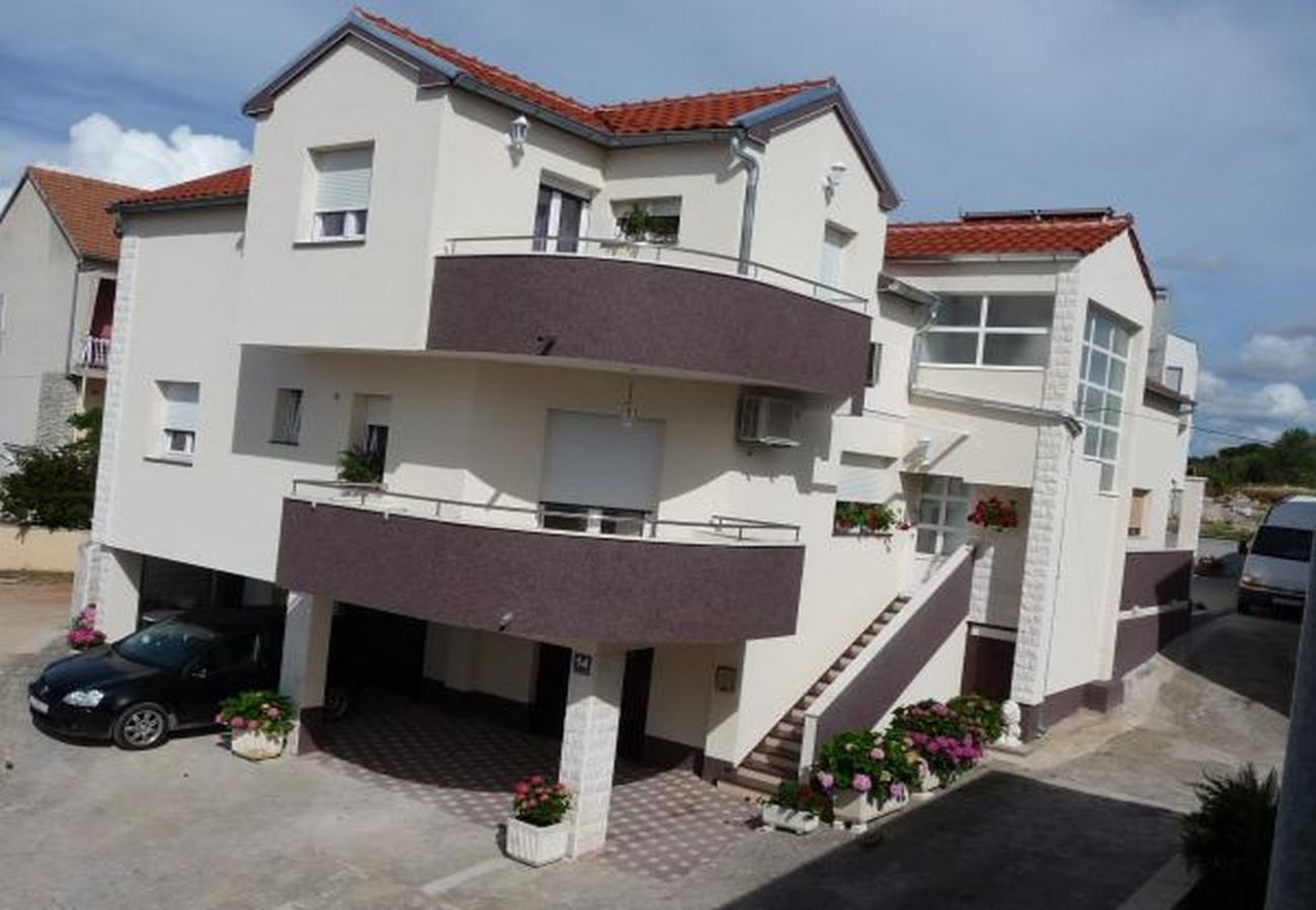 Appartement à Šibenik-Brodarica - Appartement dans Brodarica avec vue mer, Balcon, Climatisation, WIFI (5183-1)