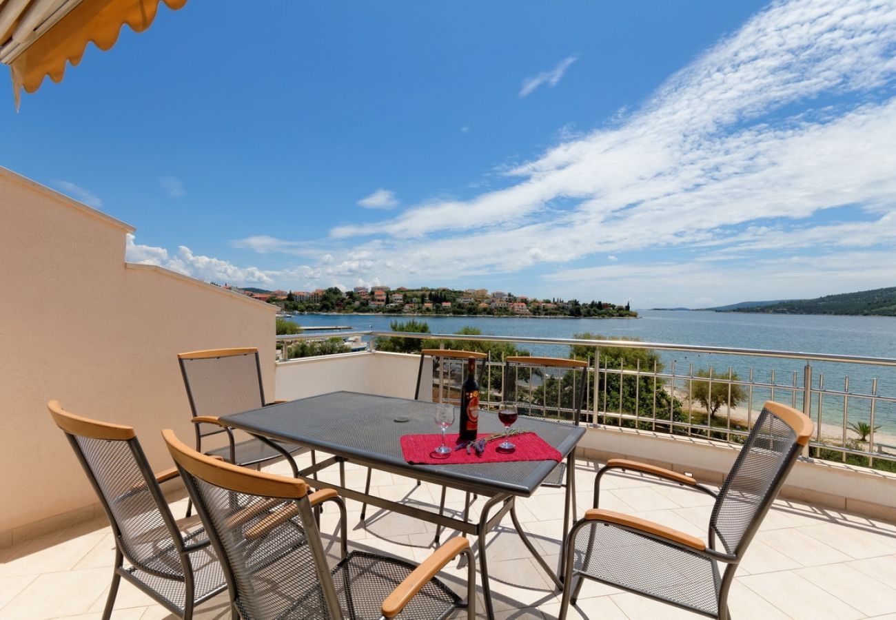 Appartement à Seget Vranjica - Appartement dans Seget Vranjica avec vue mer, terrasse, Climatisation, WIFI (5181-4)