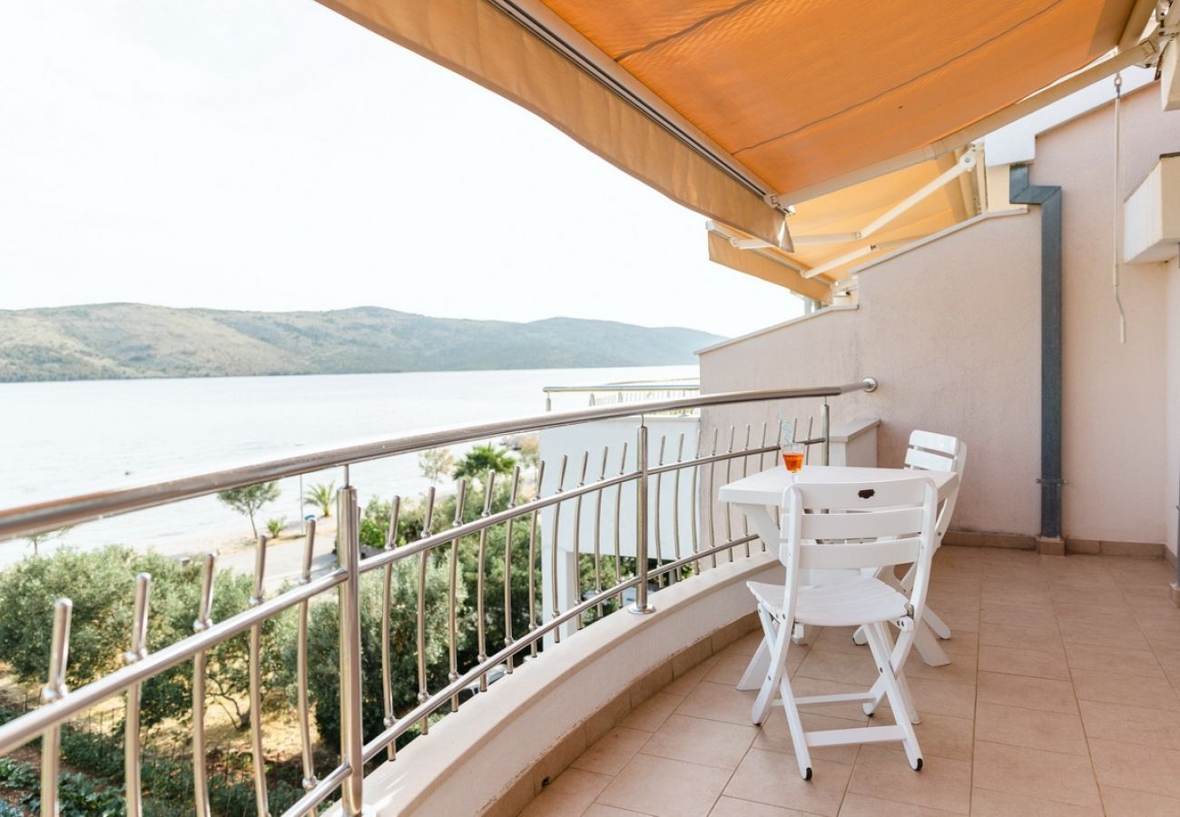 Appartement à Seget Vranjica - Appartement dans Seget Vranjica avec vue mer, terrasse, WIFI, Machine à laver (5181-3)