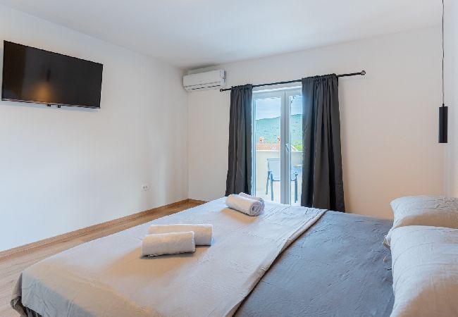 Chambres d'hôtes à Cres - Chambre dans Cres avec vue mer, Balcon, Climatisation, WIFI (4249-5) Chambres d'hôtes à Cres - Chambre dans Cres avec vue mer, Balcon, Climatisation, WIFI (4249-5)