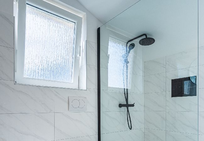 Chambres d'hôtes à Cres - Chambre dans Cres avec vue mer, Balcon, Climatisation, WIFI (4249-5) Chambres d'hôtes à Cres - Chambre dans Cres avec vue mer, Balcon, Climatisation, WIFI (4249-5)