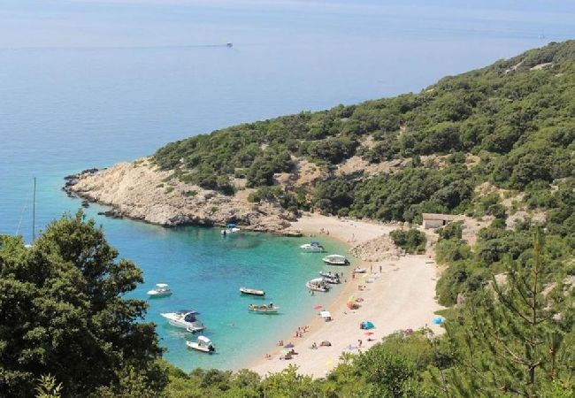 Chambres d'hôtes à Cres - Chambre dans Cres avec vue mer, Balcon, Climatisation, WIFI (4249-5) Chambres d'hôtes à Cres - Chambre dans Cres avec vue mer, Balcon, Climatisation, WIFI (4249-5)