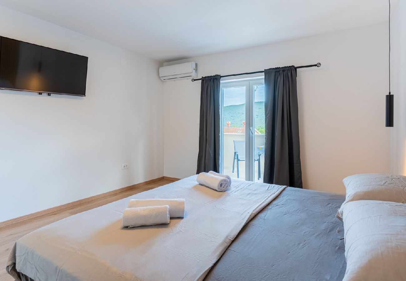 Chambres d'hôtes à Cres - Chambre dans Cres avec vue mer, Balcon, Climatisation, WIFI (4249-5)