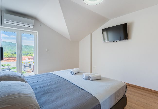 Chambres d'hôtes à Cres - Chambre dans Cres avec vue mer, Balcon, Climatisation, WIFI (4249-4) Chambres d'hôtes à Cres - Chambre dans Cres avec vue mer, Balcon, Climatisation, WIFI (4249-4)