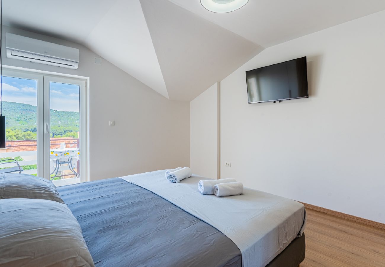 Chambres d'hôtes à Cres - Chambre dans Cres avec vue mer, Balcon, Climatisation, WIFI (4249-4)