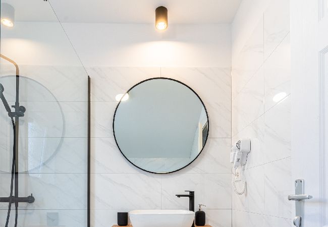 Chambres d'hôtes à Cres - Chambre dans Cres avec vue mer, Balcon, Climatisation, WIFI (4249-6) Chambres d'hôtes à Cres - Chambre dans Cres avec vue mer, Balcon, Climatisation, WIFI (4249-6)