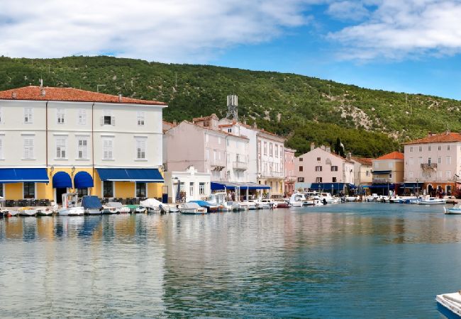 Chambres d'hôtes à Cres - Chambre dans Cres avec vue mer, Balcon, Climatisation, WIFI (4249-6) Chambres d'hôtes à Cres - Chambre dans Cres avec vue mer, Balcon, Climatisation, WIFI (4249-6)