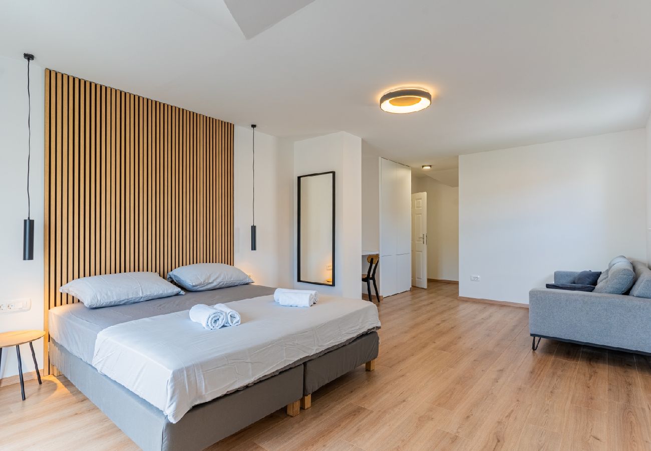 Chambres d'hôtes à Cres - Chambre dans Cres avec vue mer, Balcon, Climatisation, WIFI (4249-6)