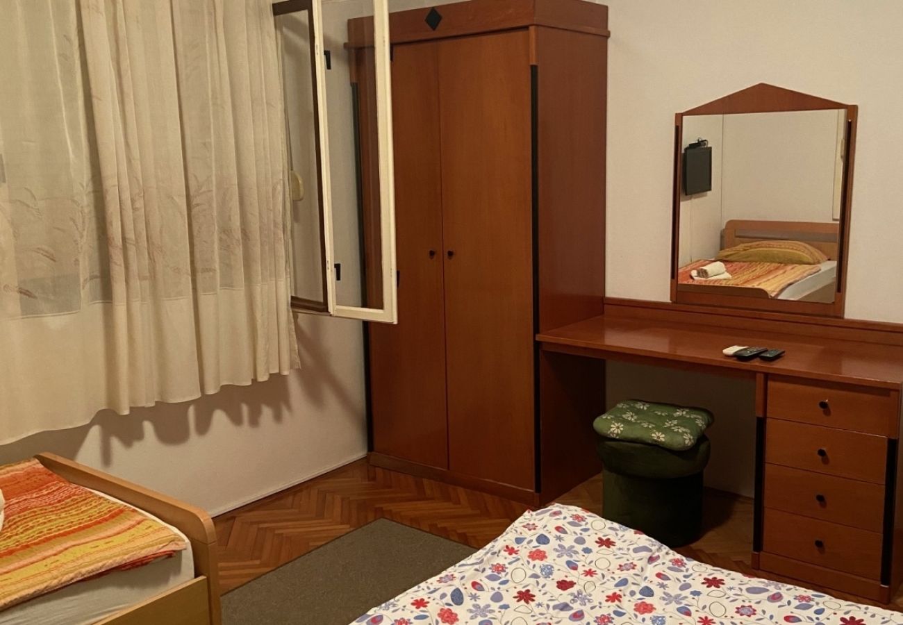 Chambres d'hôtes à Sukošan - Chambre dans Sukošan avec Balcon, Climatisation, WIFI (5188-1)