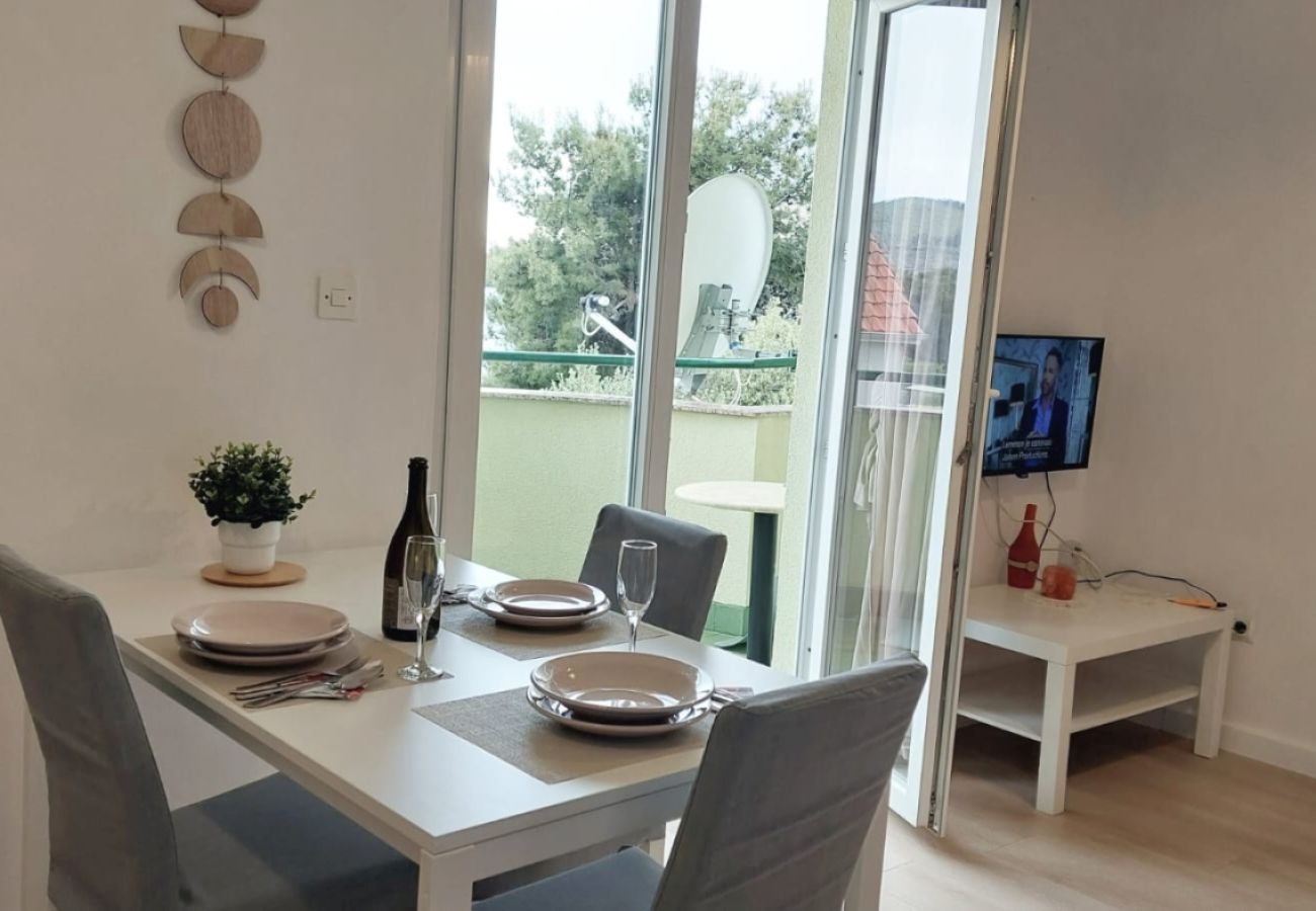 Appartement à Žaborić - Appartement dans Žaborić avec vue mer, Balcon, Climatisation, WIFI (5177-1)