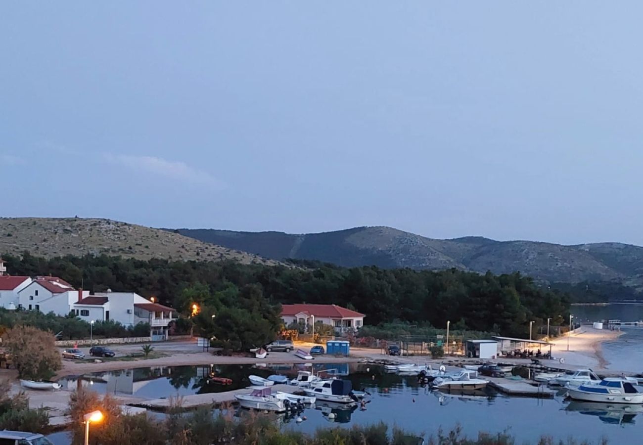 Appartement à Žaborić - Appartement dans Žaborić avec vue mer, Balcon, Climatisation, WIFI (5177-1)