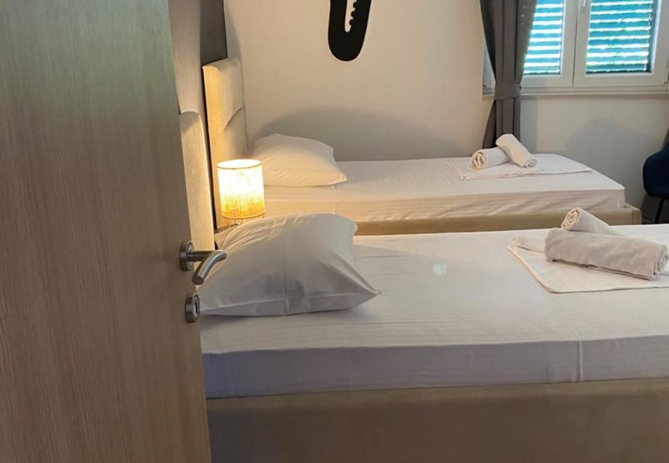 Appartement à Vodice - Appartement dans Vodice avec Climatisation, WIFI, Machine à laver, Lave-vaisselle (4323-5)