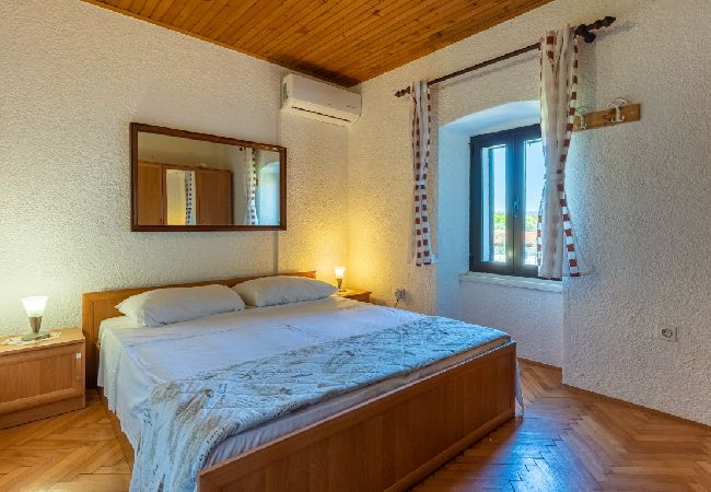 Appartement à Stivan - Appartement dans Stivan avec Balcon, Climatisation, WIFI, Machine à laver (5196-1) Appartement à Stivan - Appartement dans Stivan avec Balcon, Climatisation, WIFI, Machine à laver (5196-1)