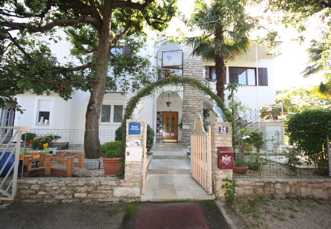 Maison à Vrvari - Maison de vacances dans Vrvari avec terrasse, Climatisation, WIFI, Lave-vaisselle (5195-2)