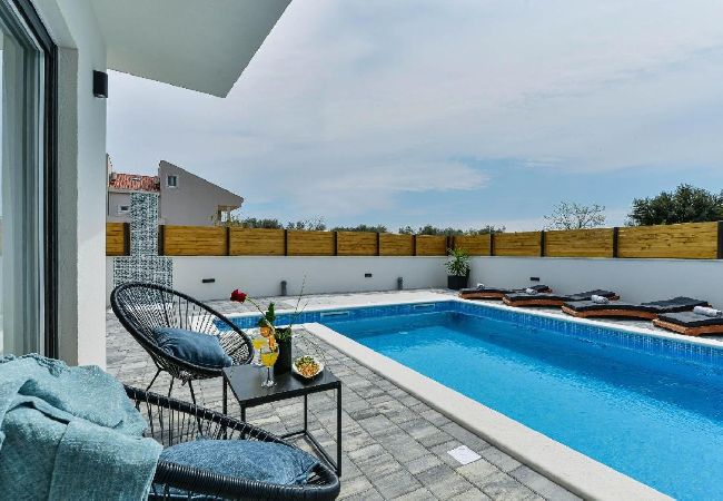 Maison à Bibinje - Maison de vacances dans Bibinje avec vue mer, Balcon, Climatisation, WIFI (5201-1) Maison à Bibinje - Maison de vacances dans Bibinje avec vue mer, Balcon, Climatisation, WIFI (5201-1)