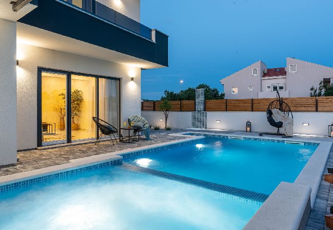 Maison à Bibinje - Maison de vacances dans Bibinje avec vue mer, Balcon, Climatisation, WIFI (5201-1) Maison à Bibinje - Maison de vacances dans Bibinje avec vue mer, Balcon, Climatisation, WIFI (5201-1)