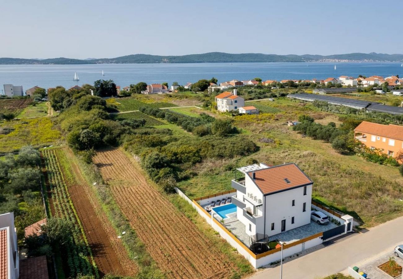 Maison à Bibinje - Maison de vacances dans Bibinje avec vue mer, Balcon, Climatisation, WIFI (5201-1)