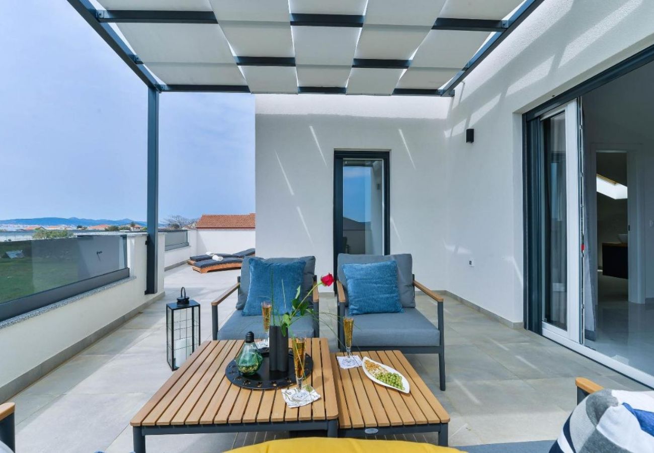 Maison à Bibinje - Maison de vacances dans Bibinje avec vue mer, Balcon, Climatisation, WIFI (5201-1)