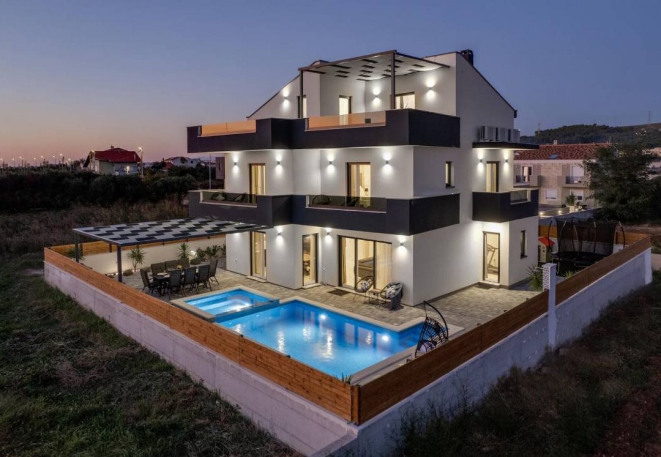 Maison à Bibinje - Maison de vacances dans Bibinje avec vue mer, Balcon, Climatisation, WIFI (5201-1)