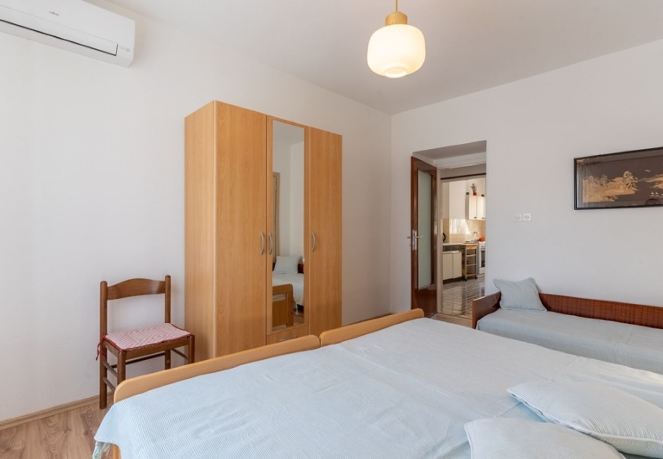 Appartement à Cres - Appartement dans Cres avec terrasse, Climatisation, WIFI (5205-1)