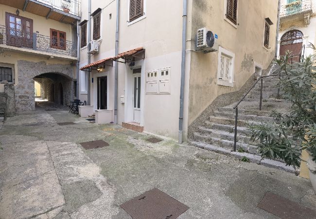 Studio à Opatija - Appartement Studio dans Opatija avec terrasse, Climatisation, WIFI, Machine à laver (5211-1) Studio à Opatija - Appartement Studio dans Opatija avec terrasse, Climatisation, WIFI, Machine à laver (5211-1)