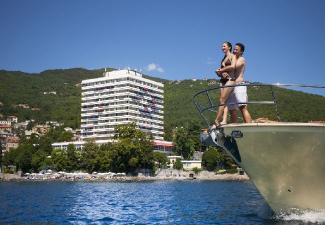 Studio à Opatija - Appartement Studio dans Opatija avec terrasse, Climatisation, WIFI, Machine à laver (5211-1) Studio à Opatija - Appartement Studio dans Opatija avec terrasse, Climatisation, WIFI, Machine à laver (5211-1)