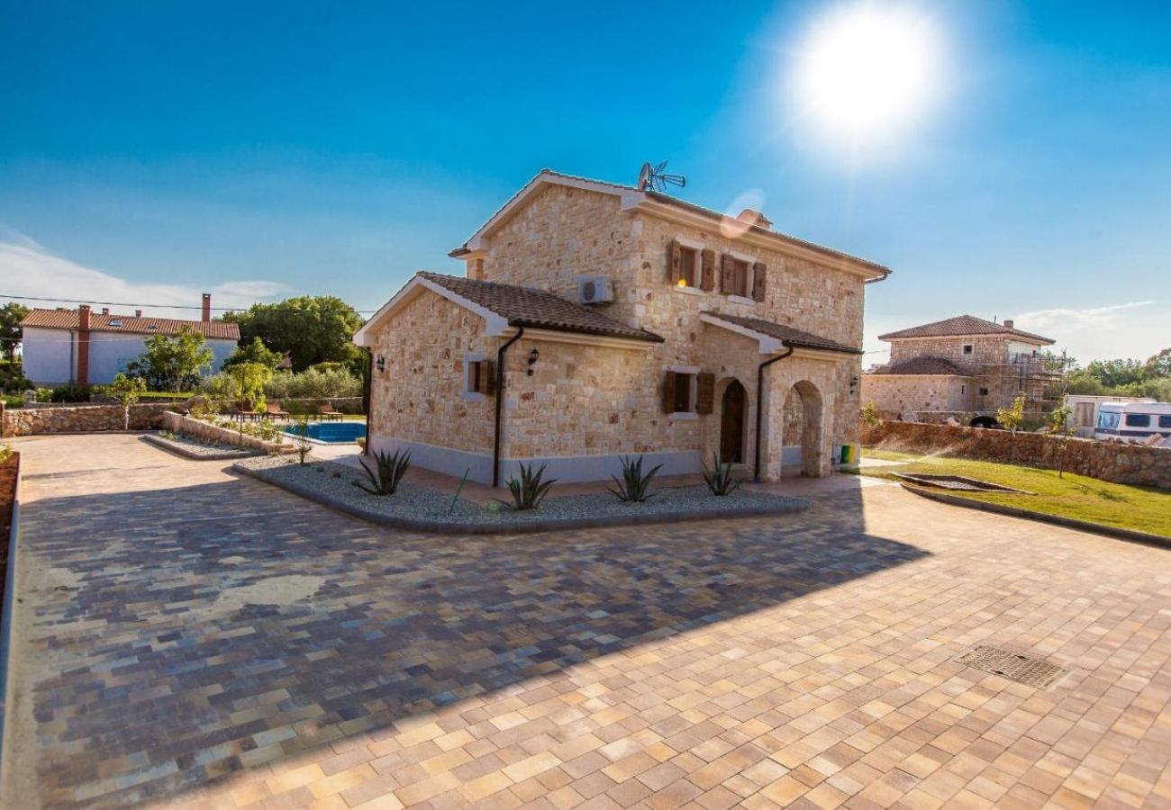 Maison à Vrbnik - Maison de vacances dans Vrbnik avec terrasse, Climatisation, WIFI, Machine à laver (5210-1)